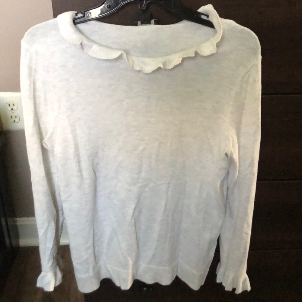 Ann Taylor Beautiful sweater in great condition
